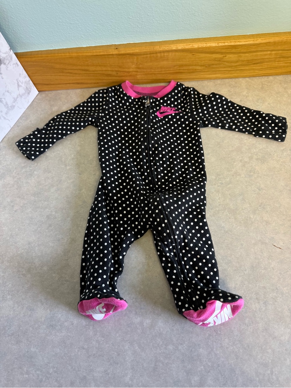 Nike Baby Girl 3M Polka Dot Footed Zip Sleeper Black Pink Fold Over Cuffs